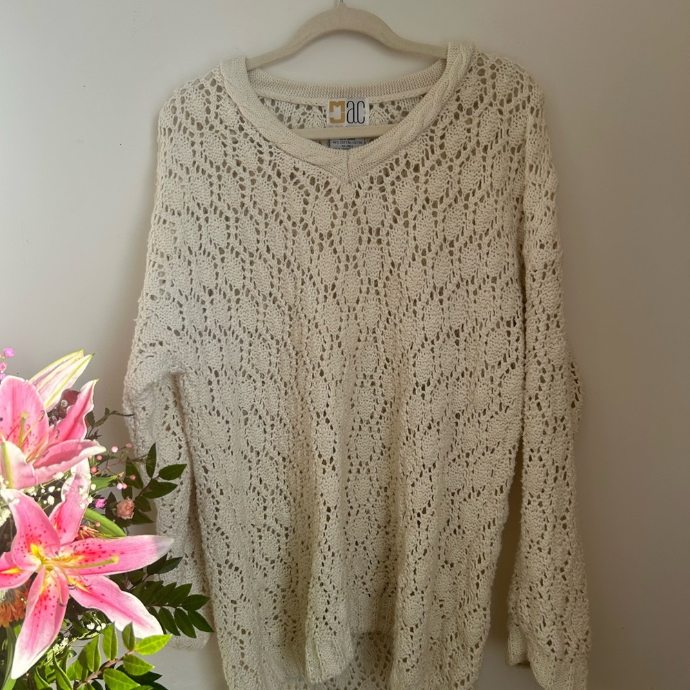 mac & jac Women's Cream V-Neck Sweater